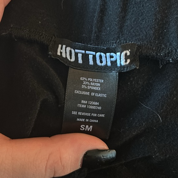 Short skirt - Picture 2 of 2